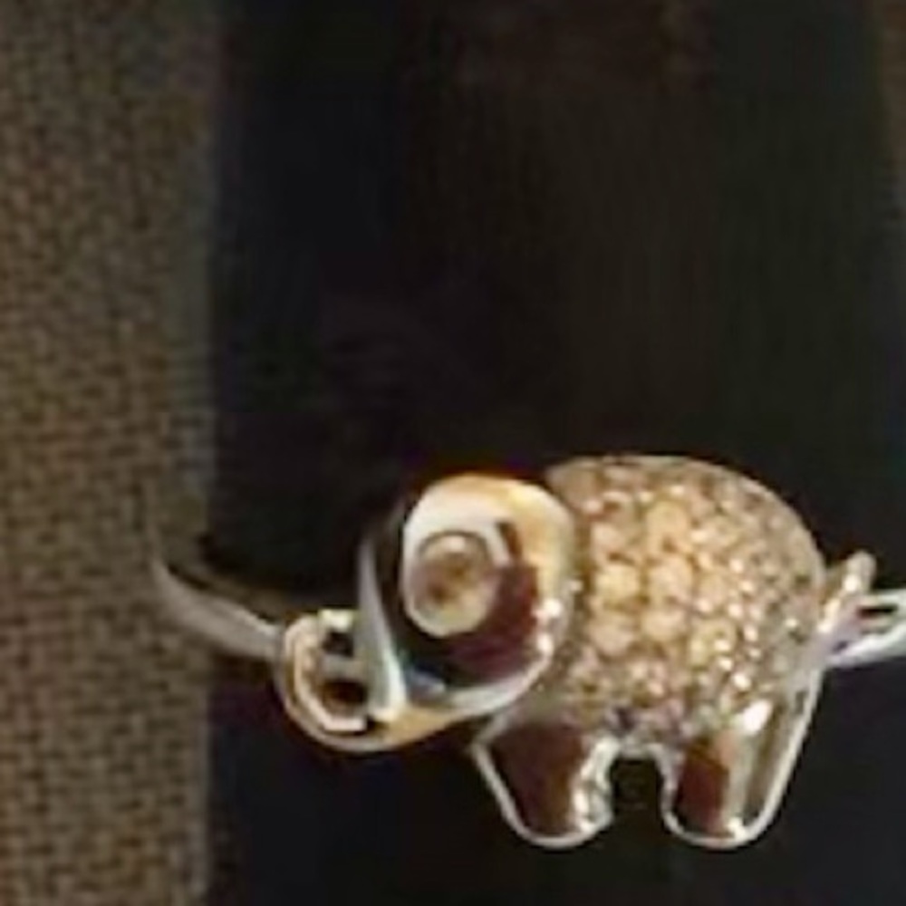 BN 925  Stirling Silver Elephant Ring w/ Swarovski Stones